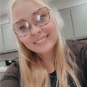 Meet your Posher, Angela